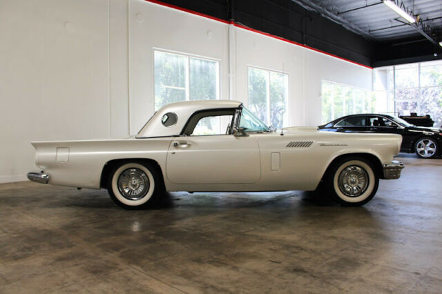 1957 Ford Thunderbird No trim field - photo 7