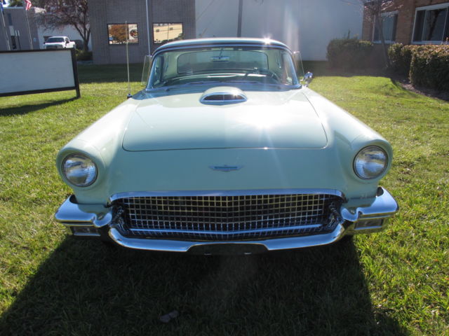 1957 Ford Thunderbird - photo 3