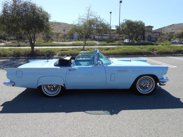 1957 Ford Thunderbird