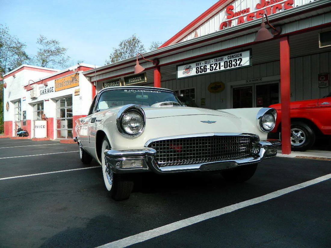 1957 Ford Thunderbird - photo 2