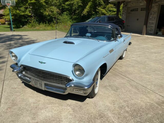 1957 Ford Thunderbird - photo 2