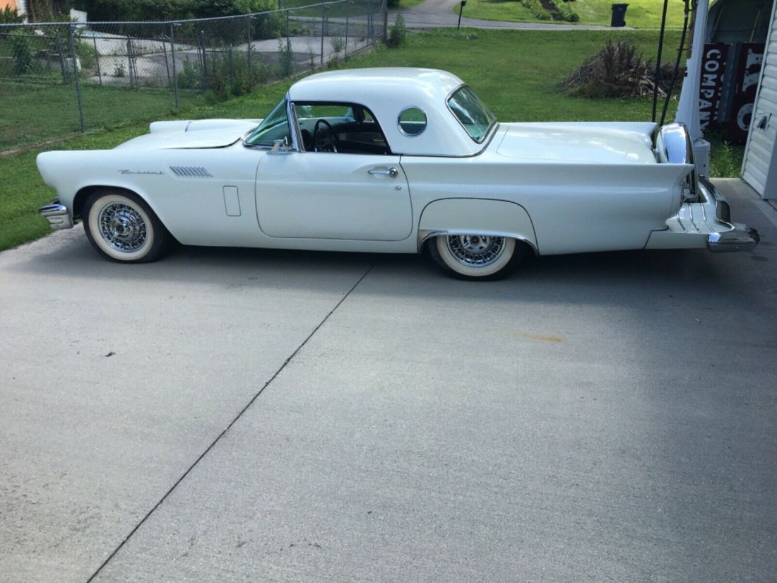 1957 Ford Thunderbird - photo 2