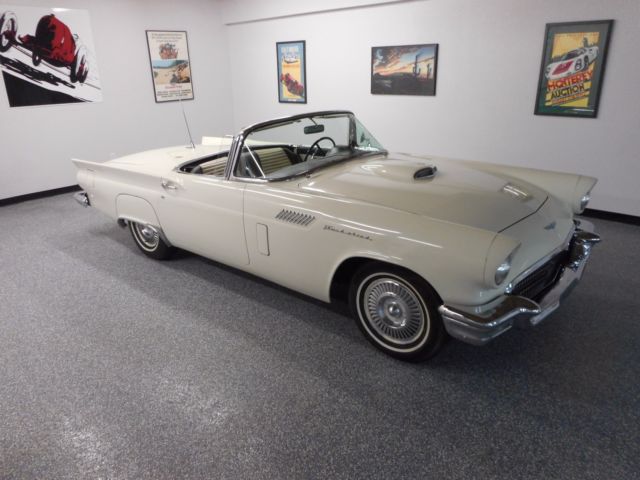 1957 Ford Thunderbird