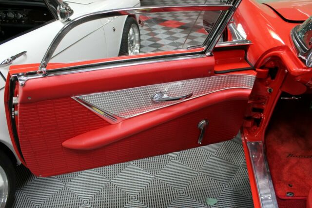 1957 Ford Thunderbird - photo 4