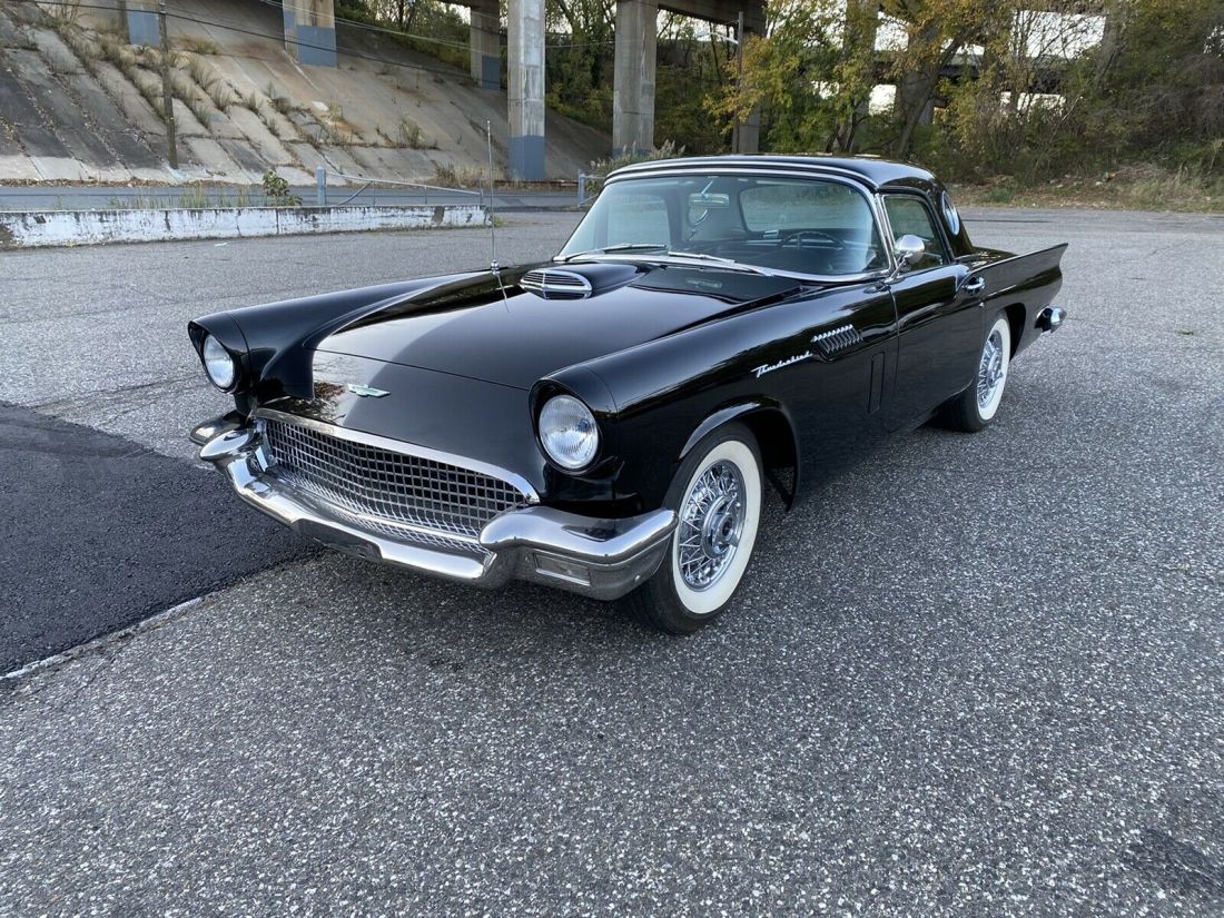 1957 Ford Thunderbird Hardtop - photo 2