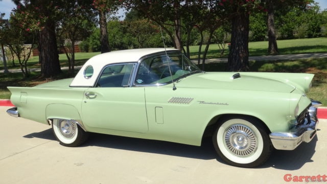 1957 Ford Thunderbird Convertible - photo 12