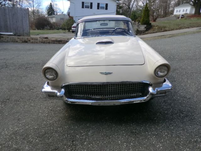 1957 Ford Thunderbird - photo 2