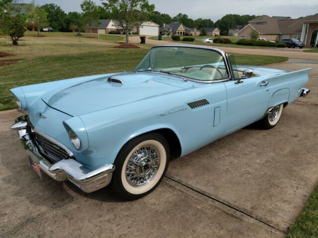 1957 Ford Thunderbird