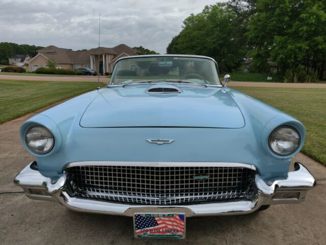 1957 Ford Thunderbird - photo 2