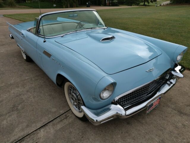 1957 Ford Thunderbird - photo 3