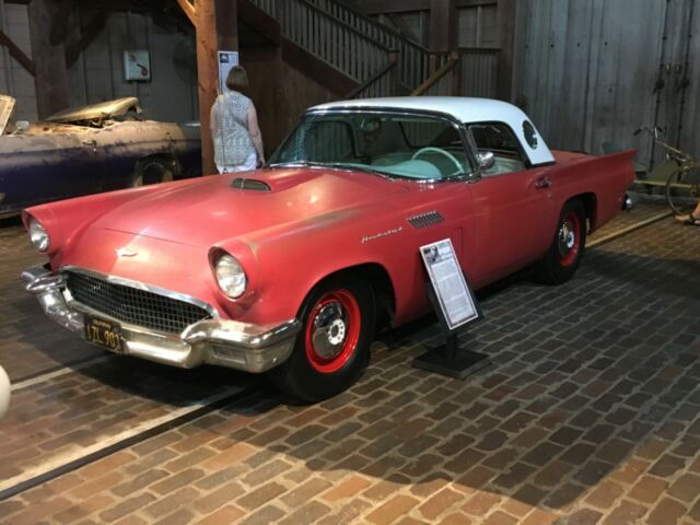 1957 Ford Thunderbird - photo 2