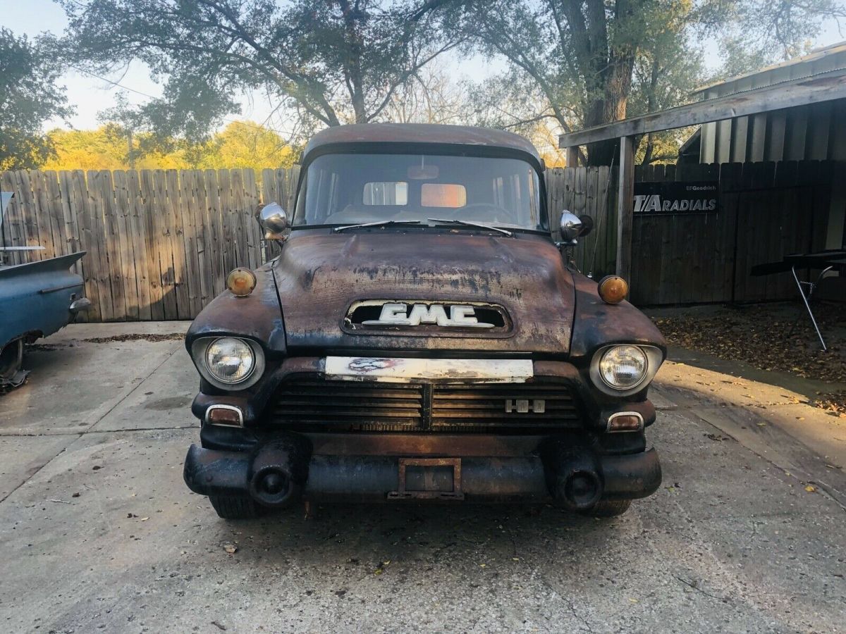 1957 GMC Suburban - photo 2