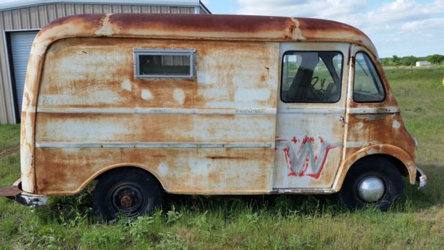 1957 International Harvester Metro Step Van A-120 - photo 2