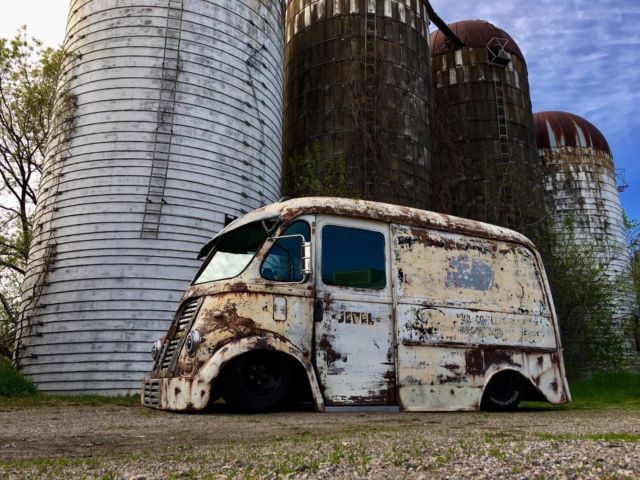 1957 International Metro S-120 Delivery Van bagged Roundback on modern chassis 1957 International Harvester S120