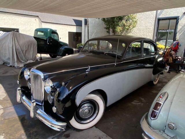 1957 Jaguar Mark VIII 1957 JAGUAR MARK VIII SALOON LEFT HAND DRIVE - photo 2