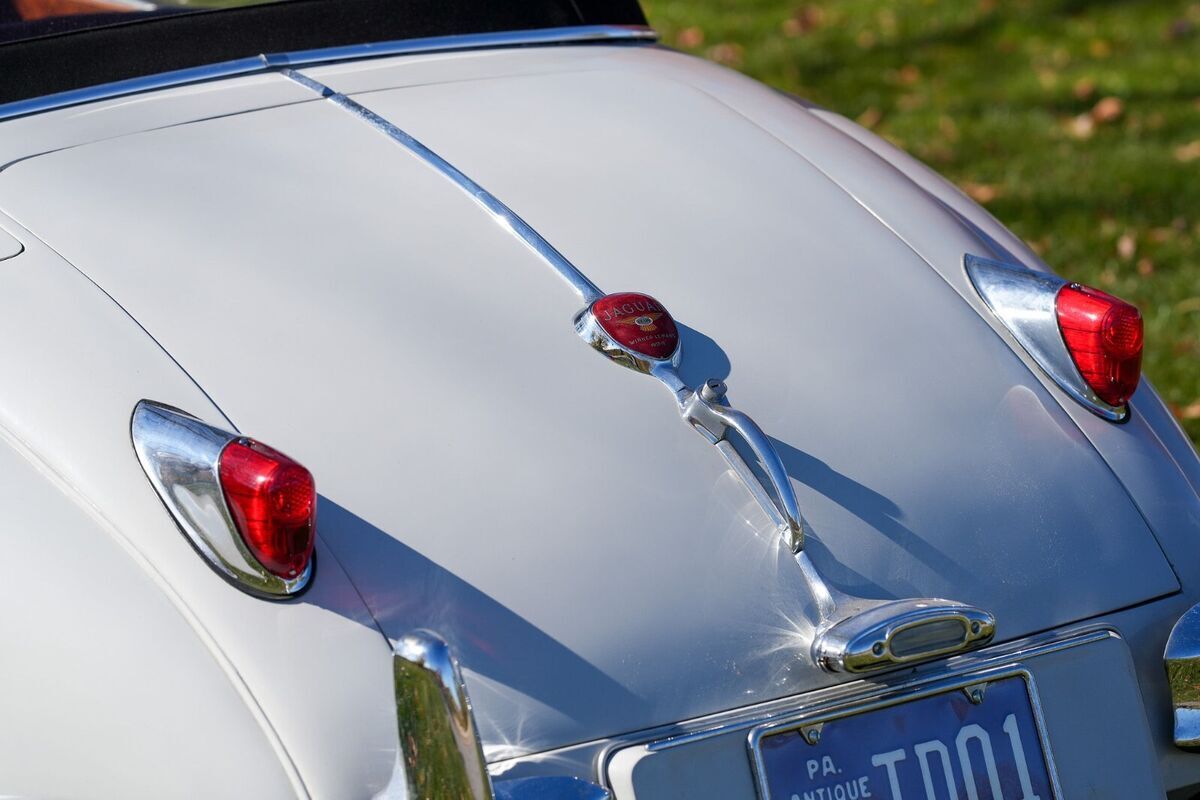 1957 Jaguar XK140 - photo 3