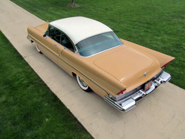 1957 Lincoln Capri - photo 2