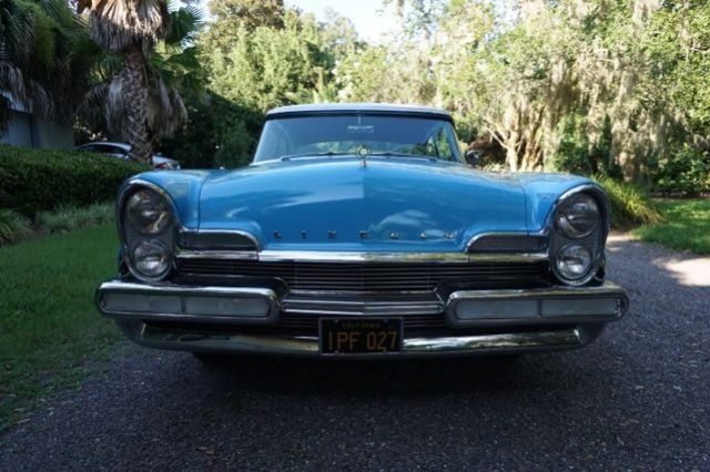 1957 Lincoln Premiere - photo 2