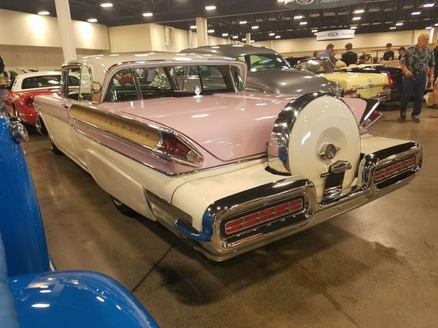 1957 Mercury Turnpike Cruiser - photo 2