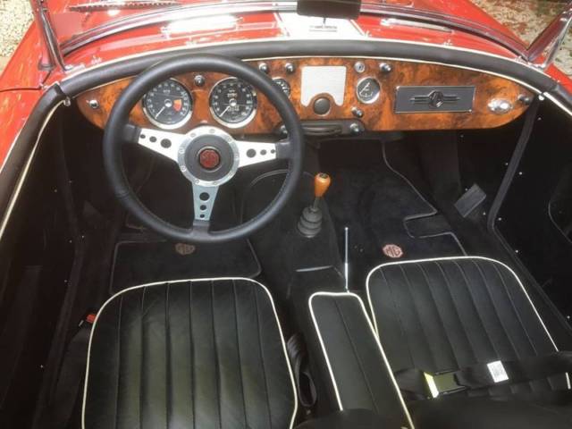 1957 MG MGA convertible, chrome wire wheels and super charger! - photo 4