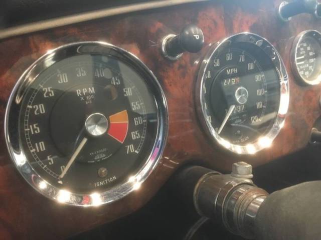 1957 MG MGA convertible, chrome wire wheels and super charger! - photo 8