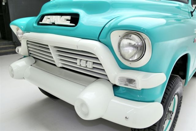 1957 GMC Suburban Napco 4 wheel drive - photo 12