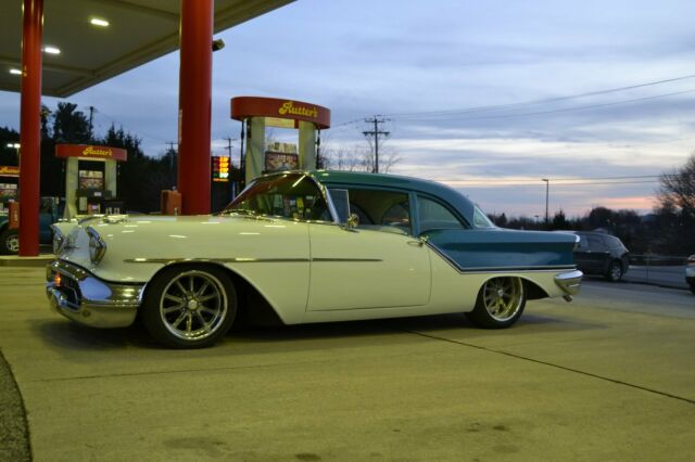 1957 Oldsmobile Eighty-Eight Golden Rocket - photo 2