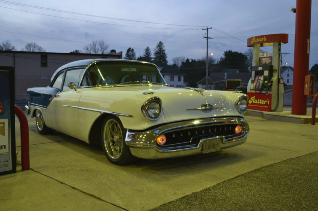 1957 Oldsmobile Eighty-Eight Golden Rocket - photo 3