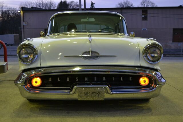 1957 Oldsmobile Eighty-Eight Golden Rocket - photo 6