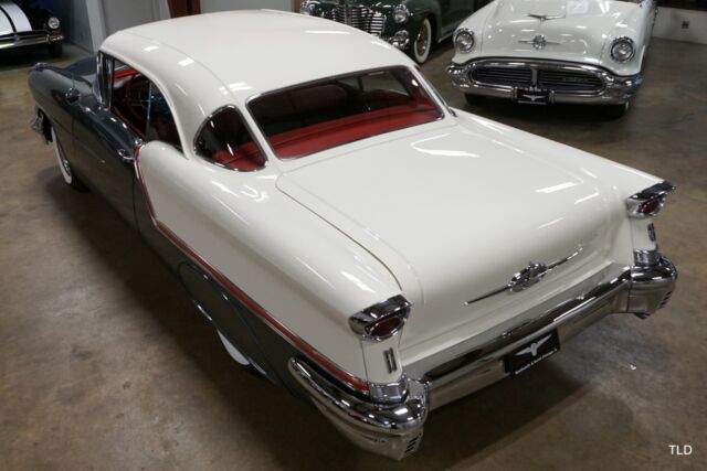 1957 Oldsmobile 88 J-2 Holiday Hardtop Coupe - photo 9