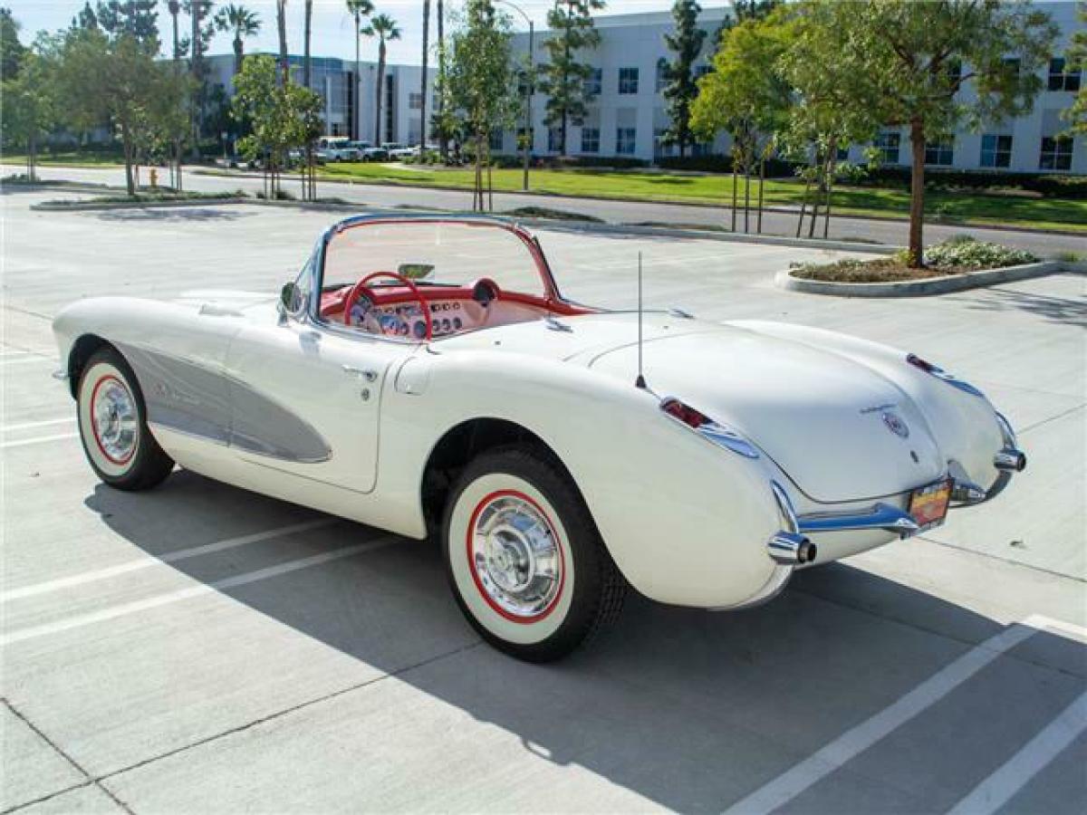 1957 Chevrolet Corvette Convertible - photo 9