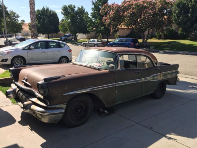1957 Pontiac Chieftain 2 Door - photo 3