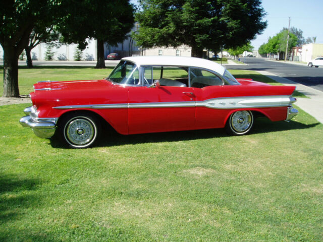 1957 Pontiac Laurentian 2DR hardtop 1957 Pontiac Laurentian
