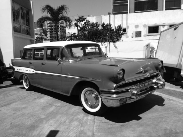 1957 Pontiac Chieftain  4-Door Safari - photo 2