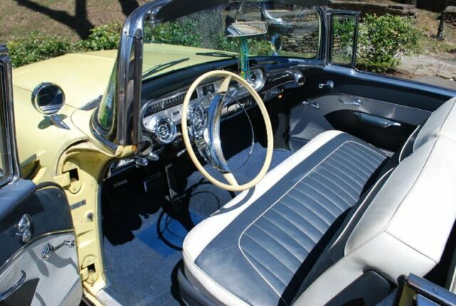 1957 Pontiac Star Chief Convertible - photo 2