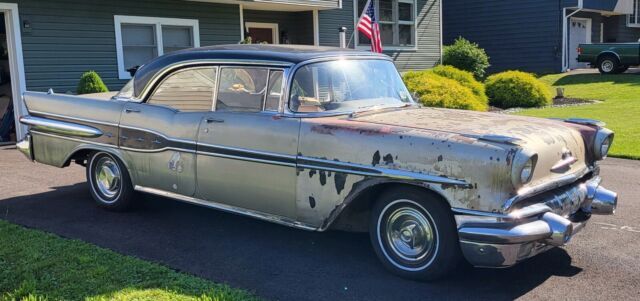 1957 Pontiac Star Chief - photo 2