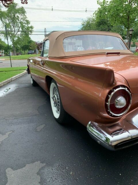 1957 Ford Thunderbird - photo 2