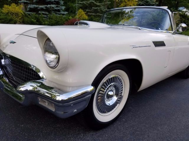 1957 Ford Thunderbird 312 V8 ***SURVIVOR*** 10K ORIGINAL MILES, TIME CAPSULE - photo 12