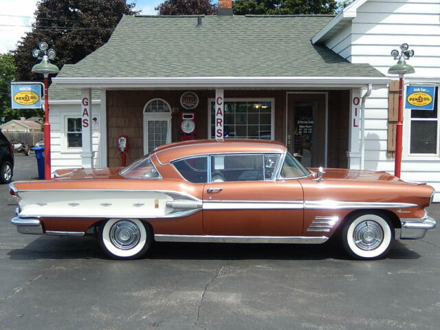 1958 Pontiac Parisienne Sport Coupe - photo 2