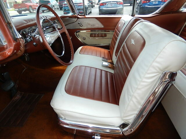 1958 Pontiac Parisienne Sport Coupe - photo 3