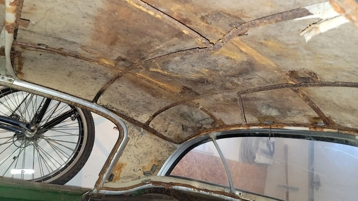 1958 Austin Healey 100-6 BN4 Convertible Sports Car - photo 13