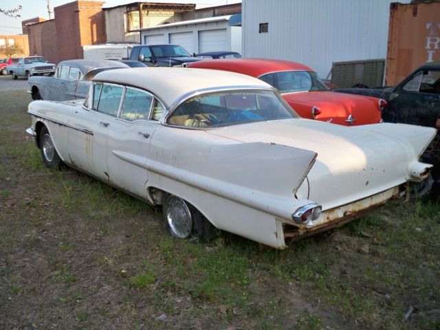 1958 Cadillac DeVille 4 door hardtop - photo 2