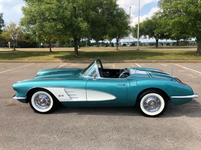 1958 CHEVROLET CORVETTE 2X4S 270 HP FRAME OFF RESTORED 1958 Chevrolet Corvette