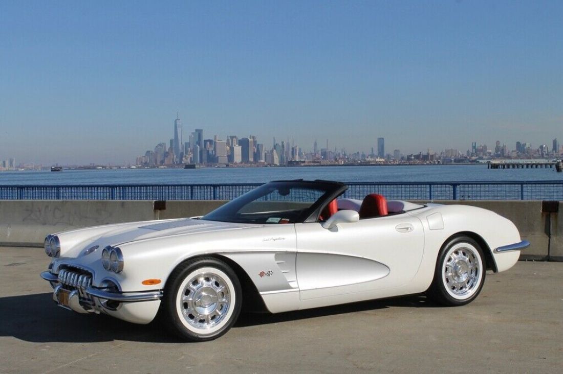 1958 Chevrolet Corvette 30898 Miles, 30898 Miles Pearl White Convertible V8 Manu 1958 Chevrolet Corvette Retrovette built by Classic Reflection Coachworks