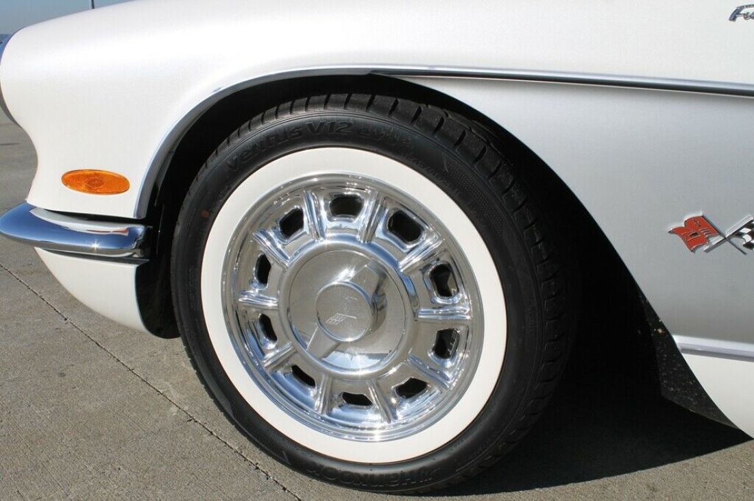 1958 Chevrolet Corvette Retrovette built by Classic Reflection Coachworks - photo 11