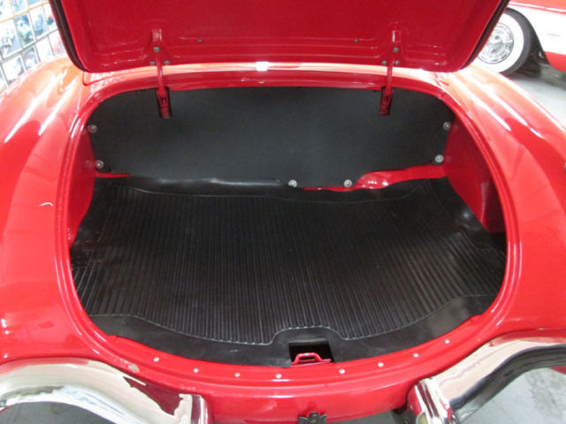 1958 Chevrolet Corvette Red with White coves - photo 10