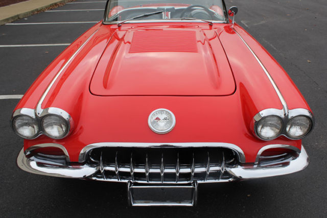 1958 Chevrolet Corvette Red with White coves - photo 2