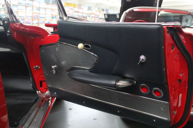 1958 Chevrolet Corvette Red with White coves - photo 8