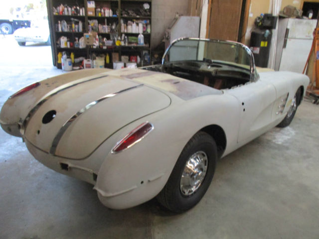 1958 CORVETTE ROLLING PROJECT CAR LOTS OF NEW PARTS !! SUPER FOR RESTO MOD 1958 Chevrolet Corvette
