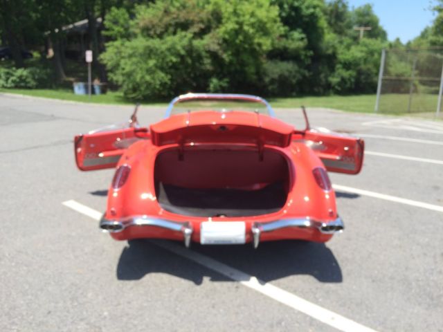 1958 Chevrolet Corvette convertible - photo 8